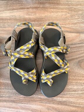 Chaco Z2 Classic Women’s Quilted Gold and Gray Sandal size 6